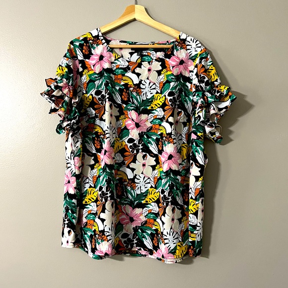 Lane Bryant Tops - Lane Bryant floral ruffle short sleeve blouse